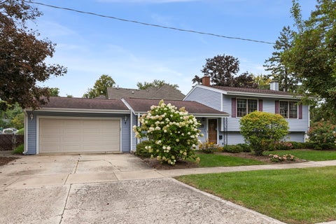 Tiny photo for 846 HAMMERSCHMIDT Avenue, Lombard, IL 60148 (MLS # 12747399)