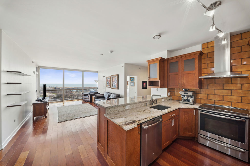 1841 S Calumet Avenue 1203