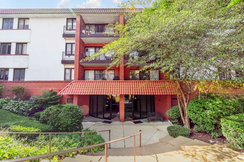 Photo of 2046 Saint Johns Avenue #3E, Highland Park, IL 60035 (MLS # 12560566)