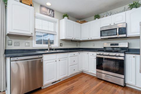 Tiny photo for 3 Kylemore Road, Bloomington, IL 61704 (MLS # 12471980)