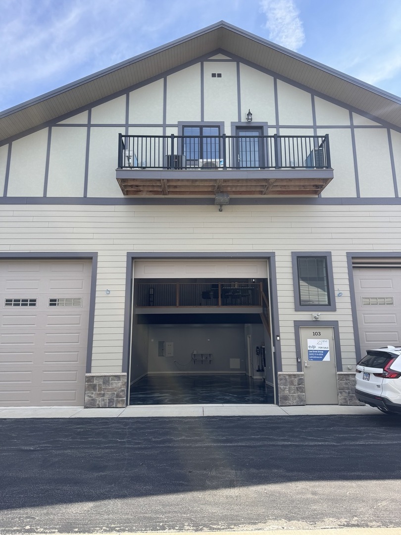 2244 Ferry Road J103