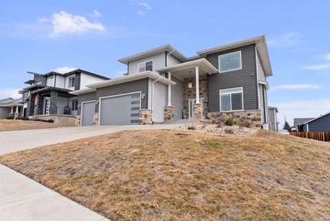 Tiny photo for 3717 N BIRCHWOOD Avenue, Davenport, IA 52806 (MLS # 12634304)