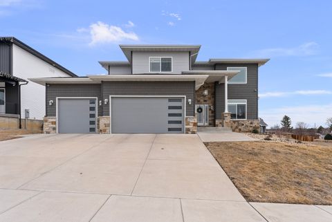 Tiny photo for 3717 N BIRCHWOOD Avenue, Davenport, IA 52806 (MLS # 12634304)