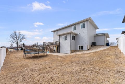 Tiny photo for 3717 N BIRCHWOOD Avenue, Davenport, IA 52806 (MLS # 12634304)