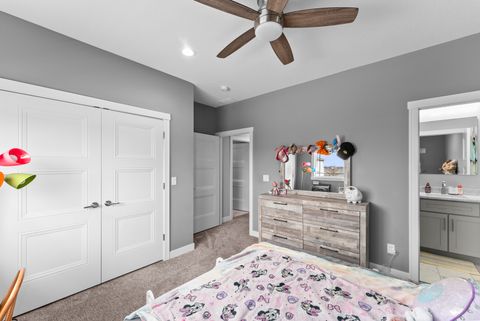 Tiny photo for 3717 N BIRCHWOOD Avenue, Davenport, IA 52806 (MLS # 12634304)