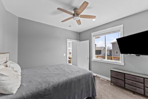 Tiny photo for 3717 N BIRCHWOOD Avenue, Davenport, IA 52806 (MLS # 12634304)