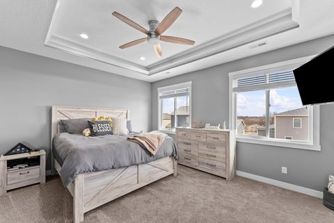 Tiny photo for 3717 N BIRCHWOOD Avenue, Davenport, IA 52806 (MLS # 12634304)