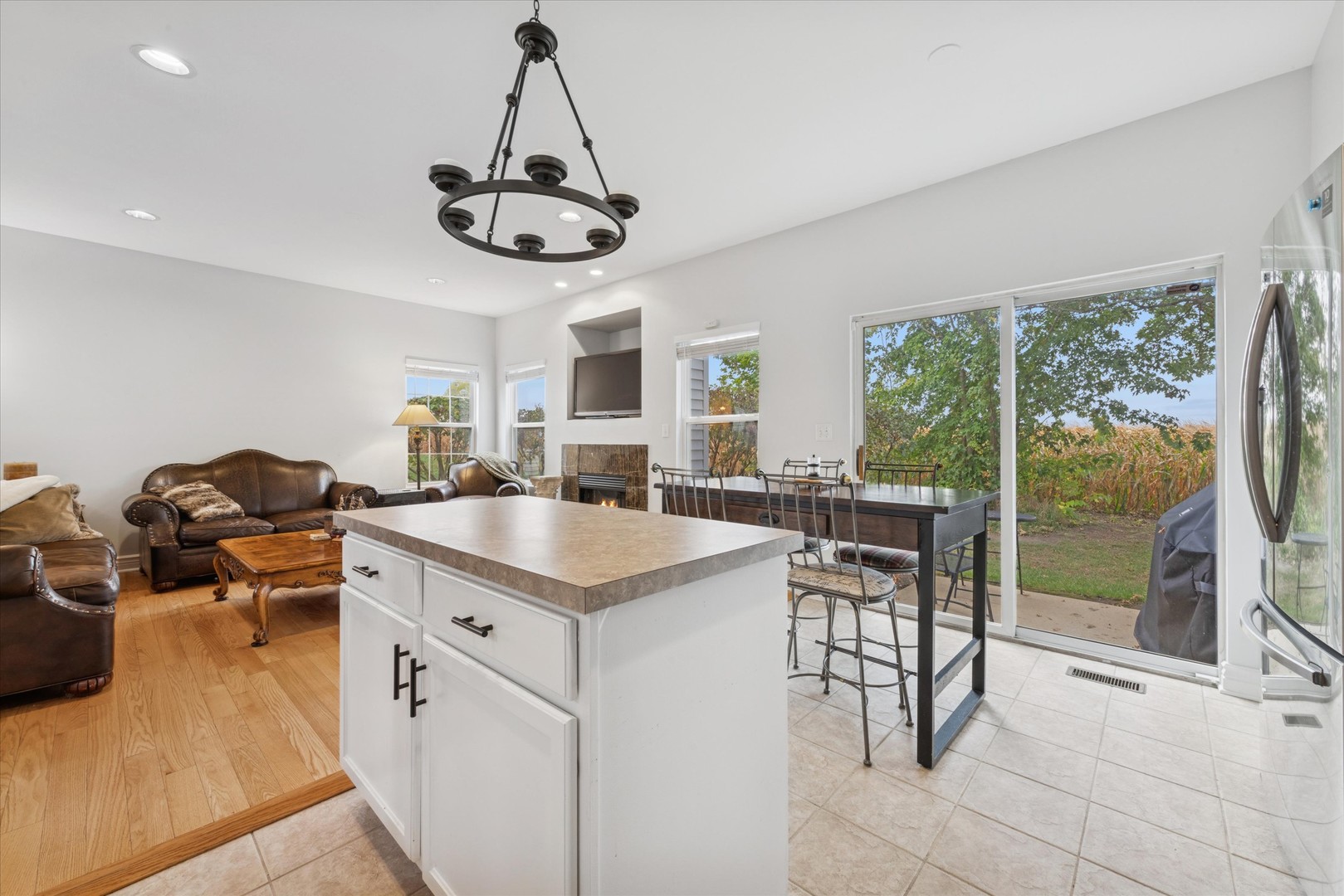 Plainfield, Illinois 60586, United States, 3 Bedrooms Bedrooms, ,3 BathroomsBathrooms,Residential,Contingent,235818