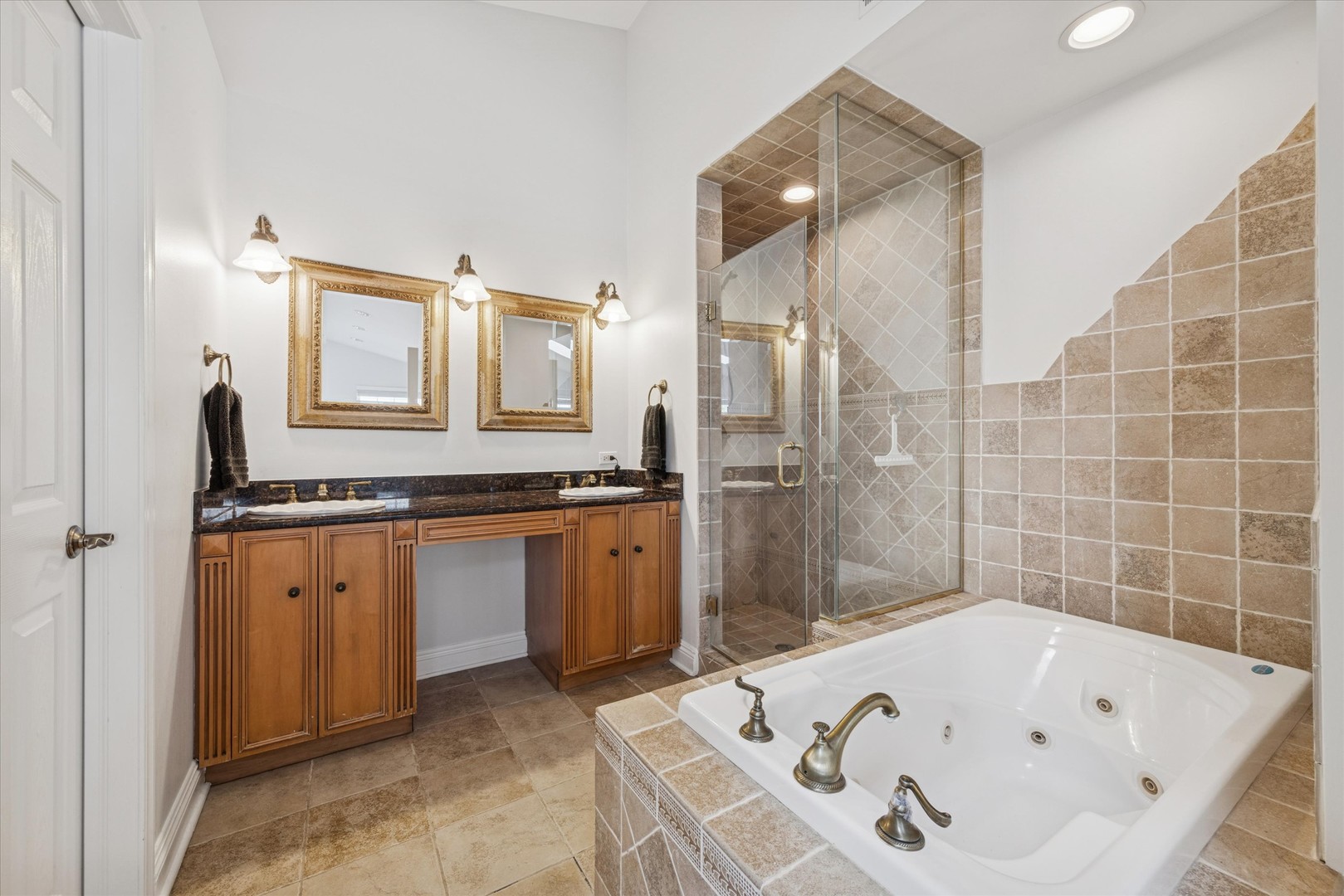 Plainfield, Illinois 60586, United States, 3 Bedrooms Bedrooms, ,3 BathroomsBathrooms,Residential,Contingent,235818