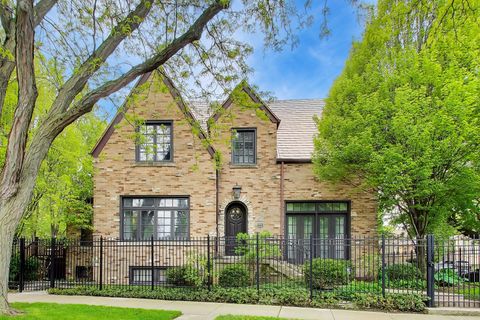 Photo of 3045 W ARDMORE Avenue, Chicago, IL 60659 (MLS # 12644451)