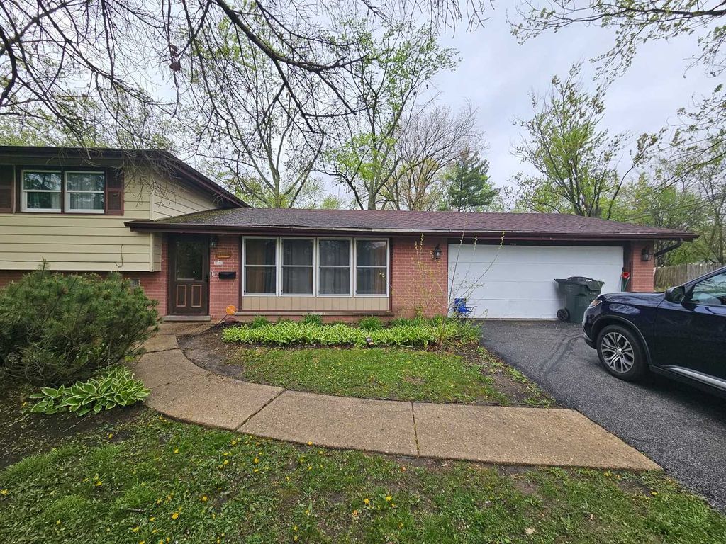 Photo for 18840 LORETTO Lane, Country Club Hills, IL 60478 (MLS # 12490160)