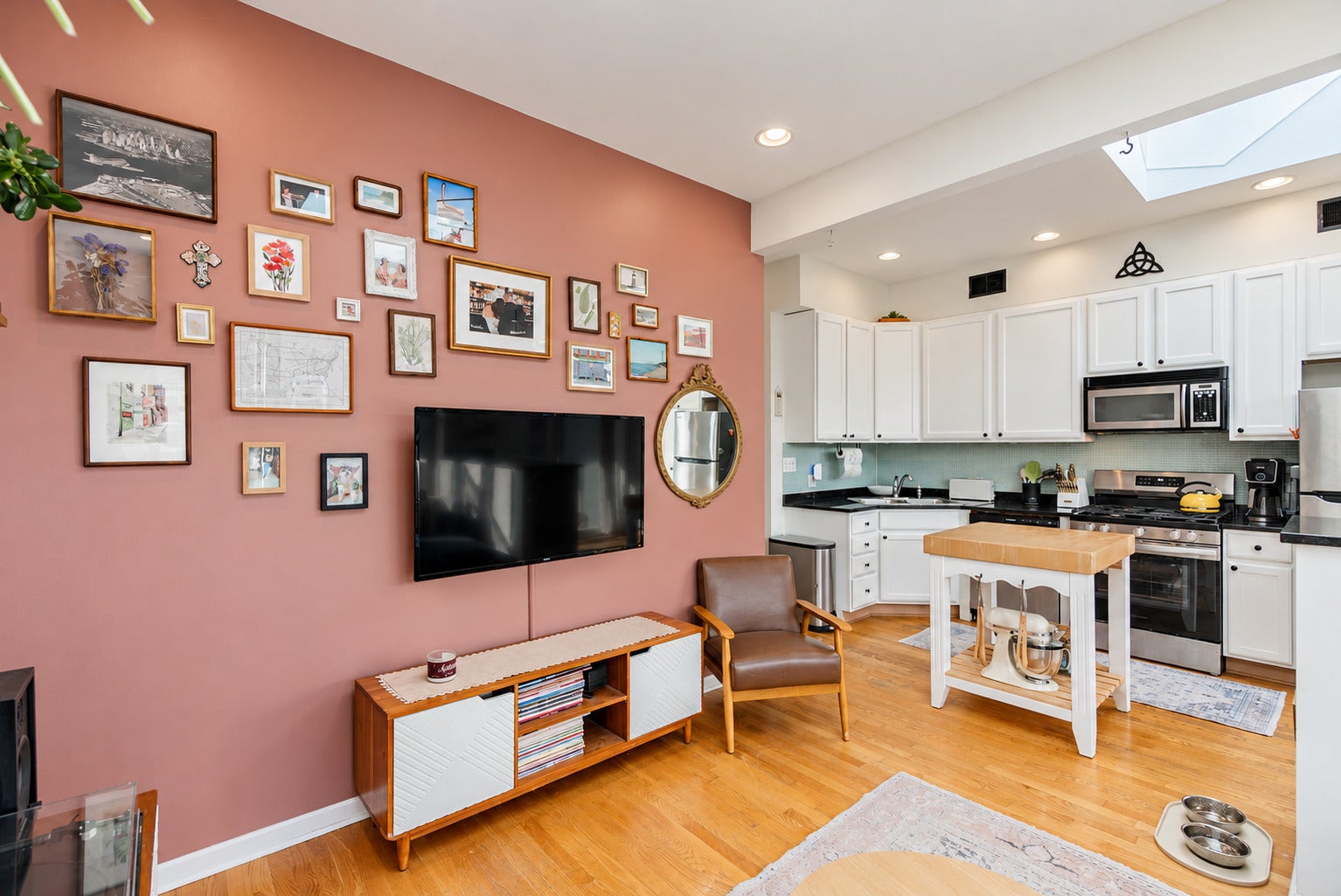 835 W Lawrence Avenue 3S