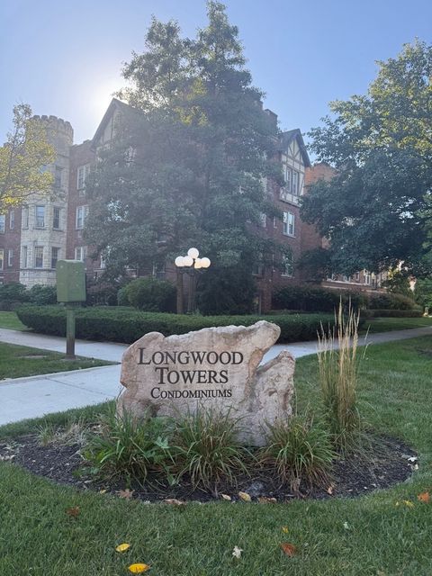 Photo of 10905 S Longwood Drive #3, Chicago, IL 60643 (MLS # 12498335)