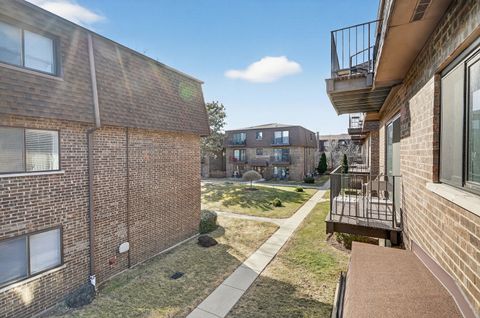 Tiny photo for 9619 Bianco Terrace #D, Des Plaines, IL 60016 (MLS # 12580067)