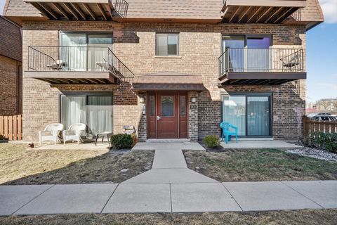 Tiny photo for 9619 Bianco Terrace #D, Des Plaines, IL 60016 (MLS # 12580067)