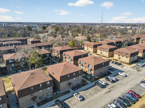 Tiny photo for 9619 Bianco Terrace #D, Des Plaines, IL 60016 (MLS # 12580067)