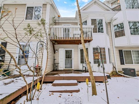 249 W Whispering Oaks Lane Round Lake IL 60073