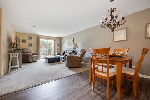 Tiny photo for 815 Leicester Road #114A, Elk Grove Village, IL 60007 (MLS # 12603543)