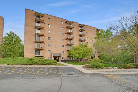 Photo of 5960 Lake Bluff Drive #302, Tinley Park, IL 60477 (MLS # 12646710)