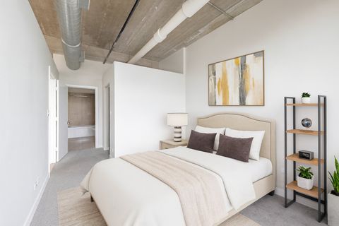 Tiny photo for 811 W 15th Place #806, Chicago, IL 60608 (MLS # 12505985)