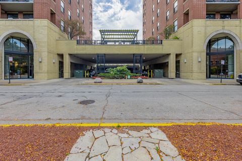 Tiny photo for 811 W 15th Place #806, Chicago, IL 60608 (MLS # 12505985)