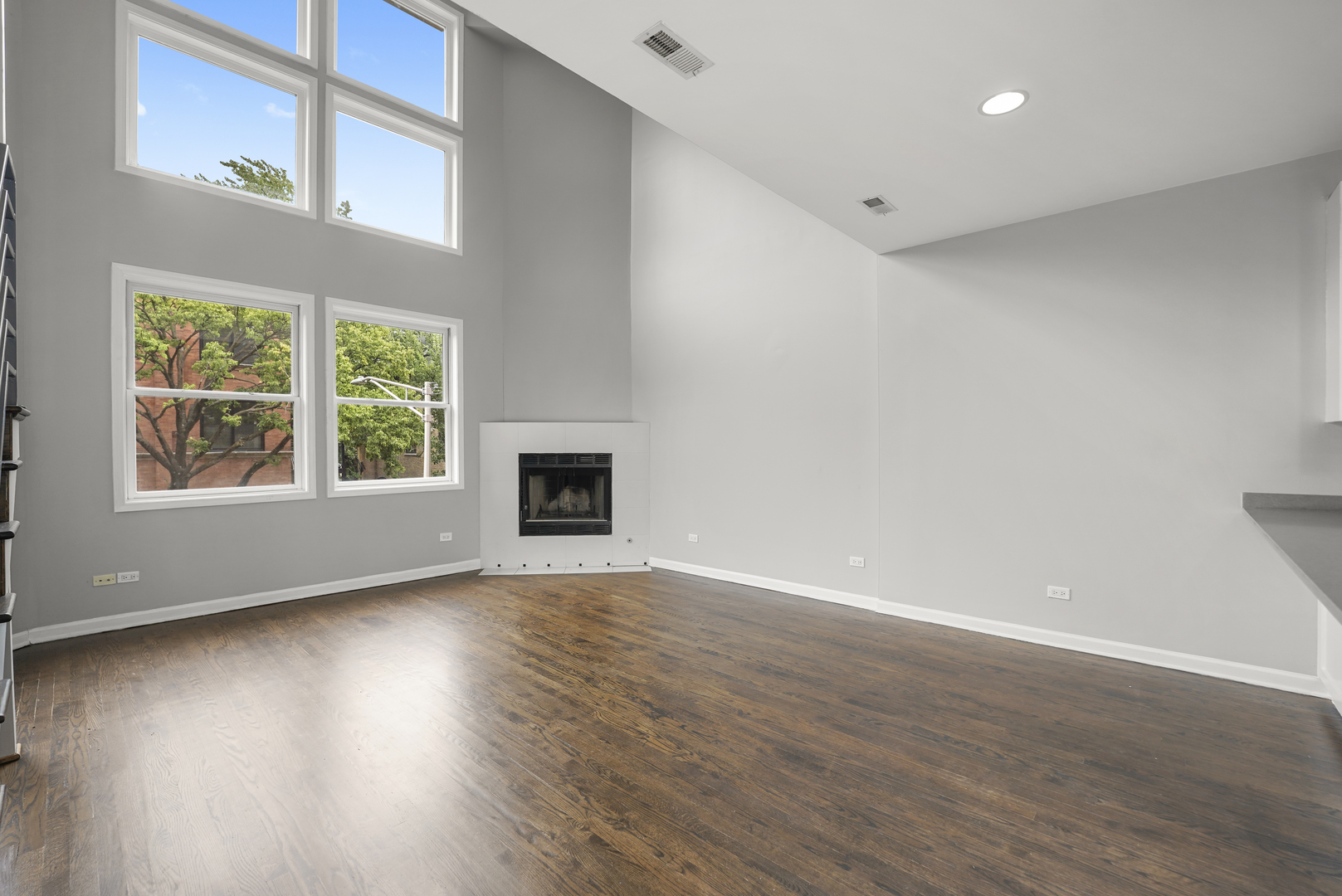 1552 N LEAVITT Street 1552