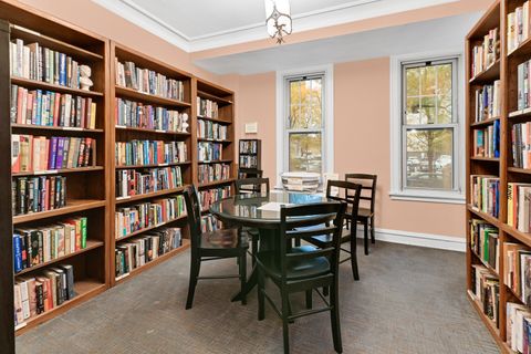 Tiny photo for 5000 S East End Avenue #2D, Chicago, IL 60615 (MLS # 12494941)
