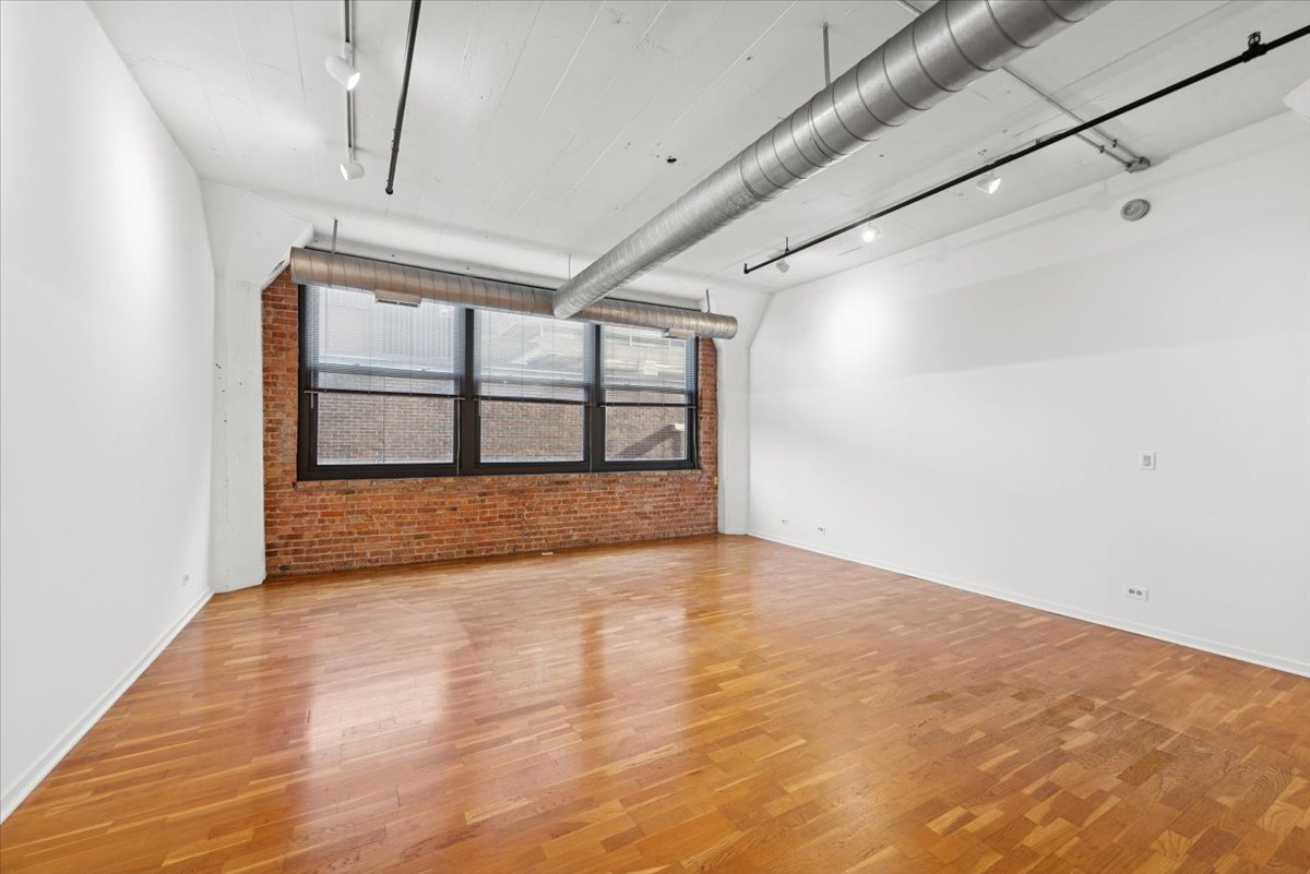 621 S Plymouth Court 204