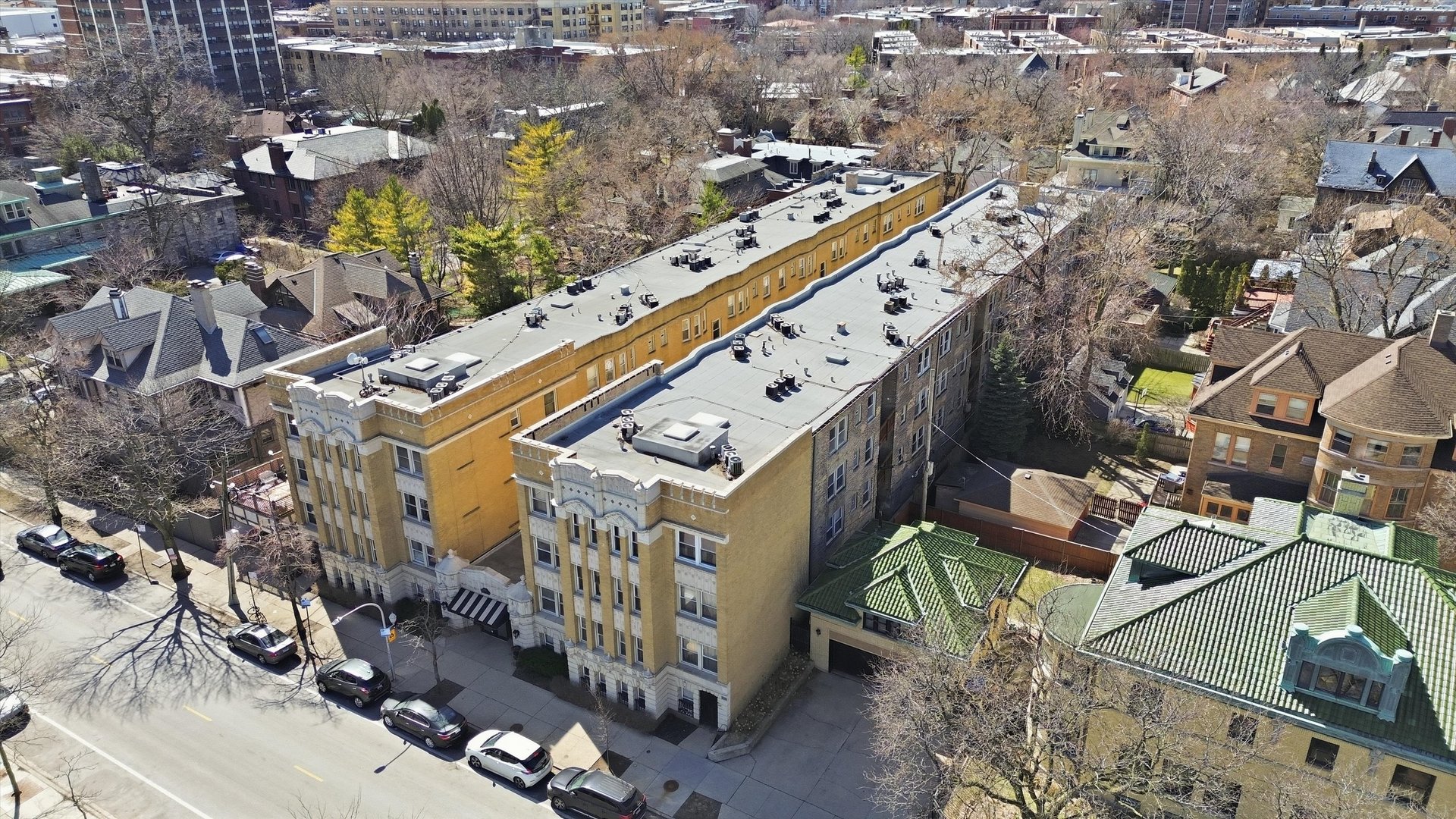 4240 N Clarendon Avenue 209N