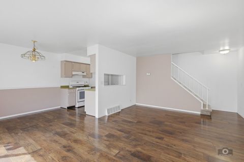 Tiny photo for 226 Elkhorn Court #B, Bolingbrook, IL 60440 (MLS # 12620400)