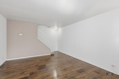 Tiny photo for 226 Elkhorn Court #B, Bolingbrook, IL 60440 (MLS # 12620400)