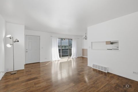 Tiny photo for 226 Elkhorn Court #B, Bolingbrook, IL 60440 (MLS # 12620400)