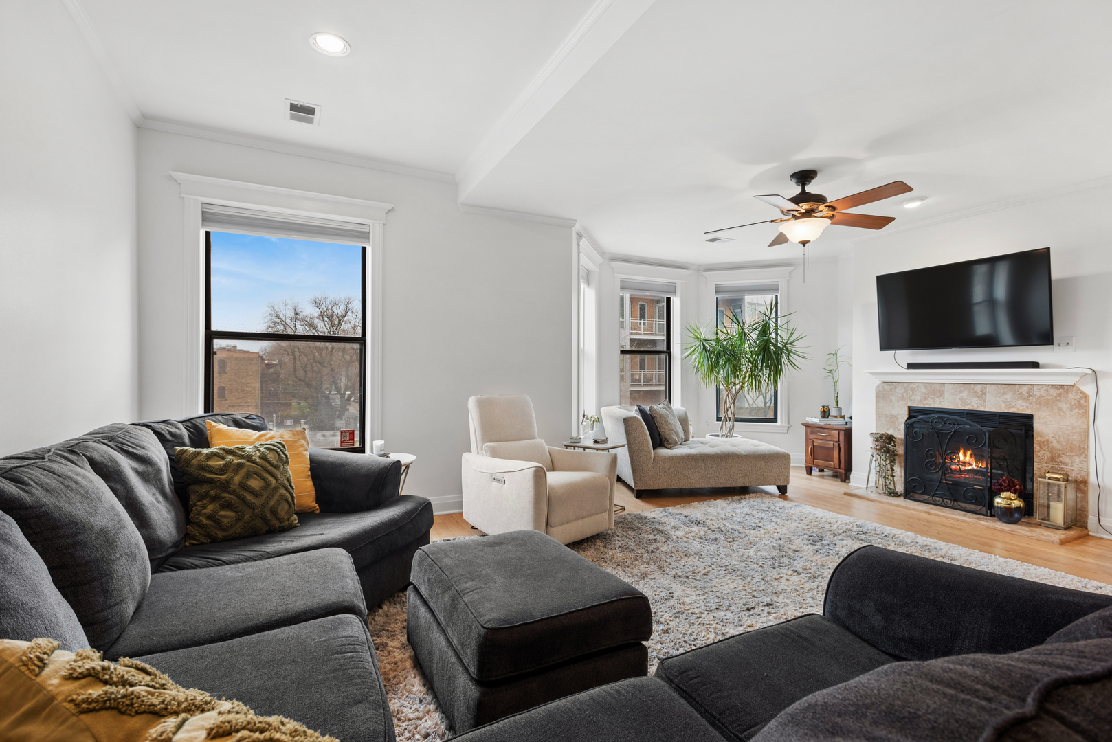 3909 N Sheridan Road 3H