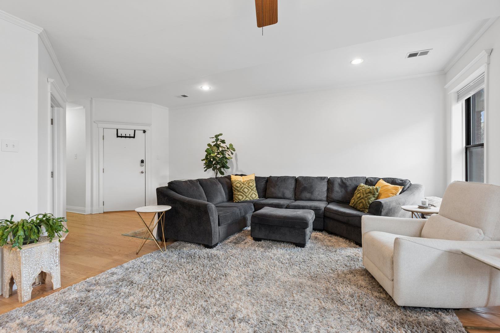 3909 N Sheridan Road 3H