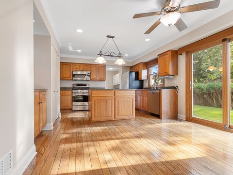 Tiny photo for 3925 Charlemagne Drive, Hoffman Estates, IL 60192 (MLS # 12458931)
