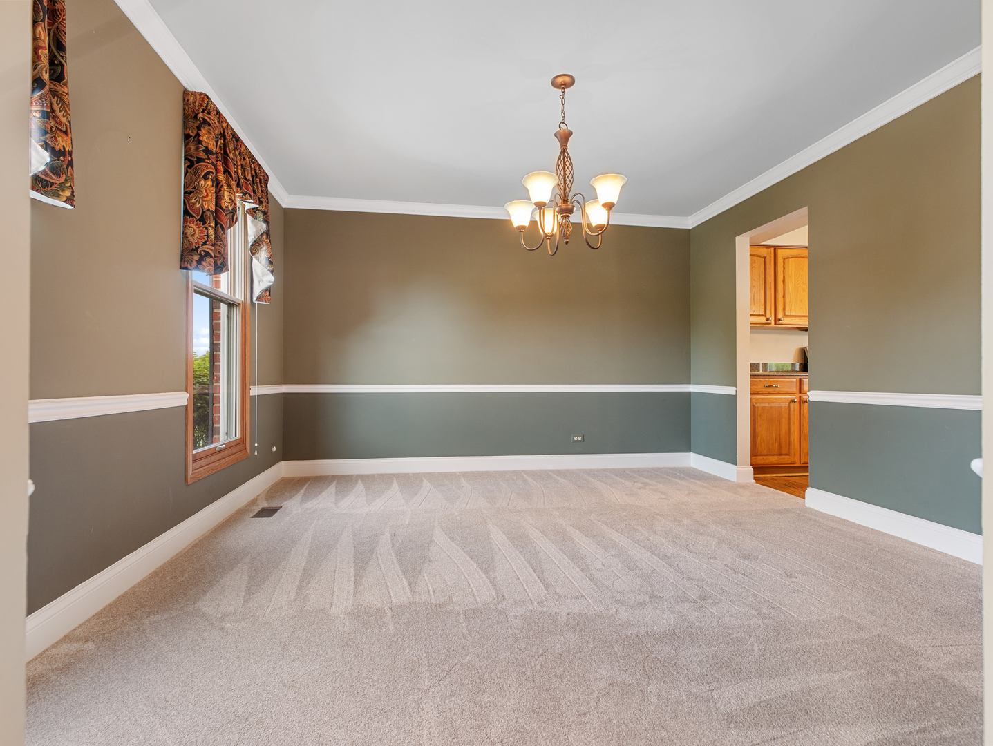 3925 Charlemagne Drive