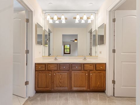 Tiny photo for 3925 Charlemagne Drive, Hoffman Estates, IL 60192 (MLS # 12458931)