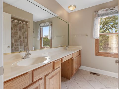 Tiny photo for 3925 Charlemagne Drive, Hoffman Estates, IL 60192 (MLS # 12458931)