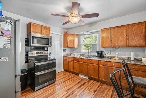 Tiny photo for 823 Lenwood Court, Aurora, IL 60506 (MLS # 12485732)