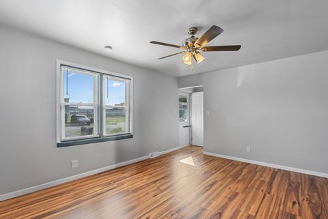 Tiny photo for 823 Lenwood Court, Aurora, IL 60506 (MLS # 12485732)