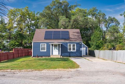 Tiny photo for 823 Lenwood Court, Aurora, IL 60506 (MLS # 12485732)