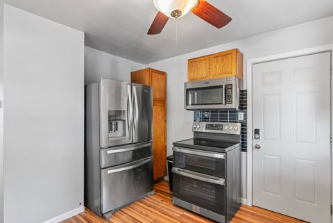 Tiny photo for 823 Lenwood Court, Aurora, IL 60506 (MLS # 12485732)