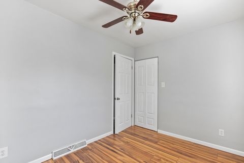 Tiny photo for 823 Lenwood Court, Aurora, IL 60506 (MLS # 12485732)