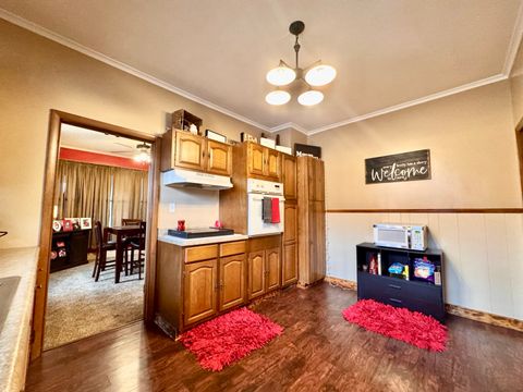 Tiny photo for 305 5th Street W, Benton, IL 62812 (MLS # 12590248)