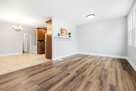 Tiny photo for 605 Grove Street, Aurora, IL 60505 (MLS # 12560410)