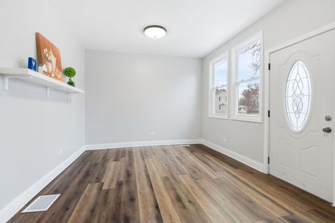 Tiny photo for 605 Grove Street, Aurora, IL 60505 (MLS # 12560410)