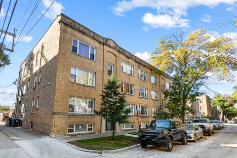Photo of 2319 W Rosemont Avenue #G, Chicago, IL 60645 (MLS # 12783480)