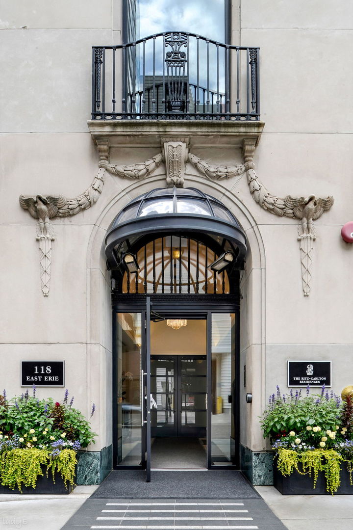 118 E ERIE Street 23D