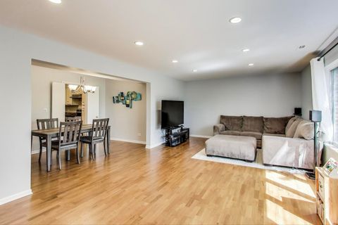 Tiny photo for 1500 Oak Avenue #4B, Evanston, IL 60201 (MLS # 12456094)