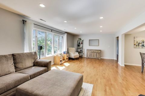 Tiny photo for 1500 Oak Avenue #4B, Evanston, IL 60201 (MLS # 12456094)